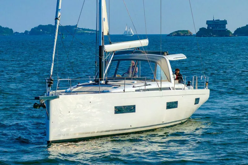 Slide: The Image of Beneteau Oceanis 60 2023 - 7