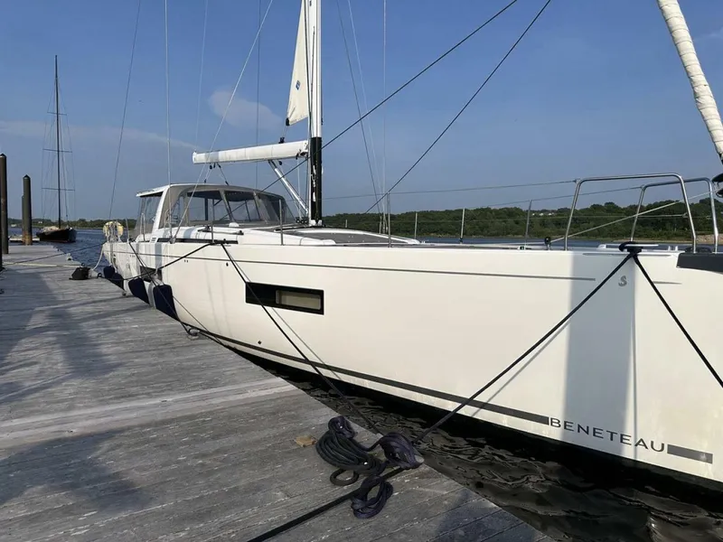 Slide: The Image of Beneteau Oceanis 60 2023 - 8
