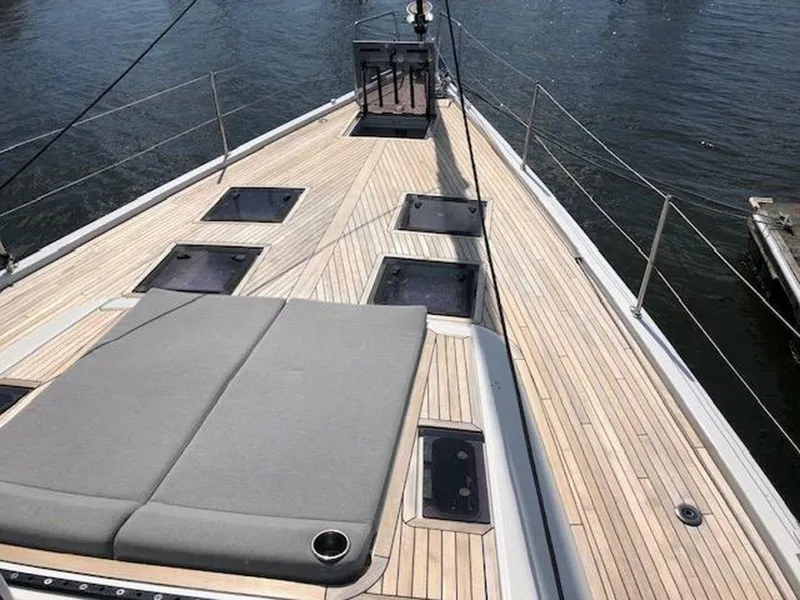 Slide: The Image of Beneteau Oceanis 60 2023 - 9