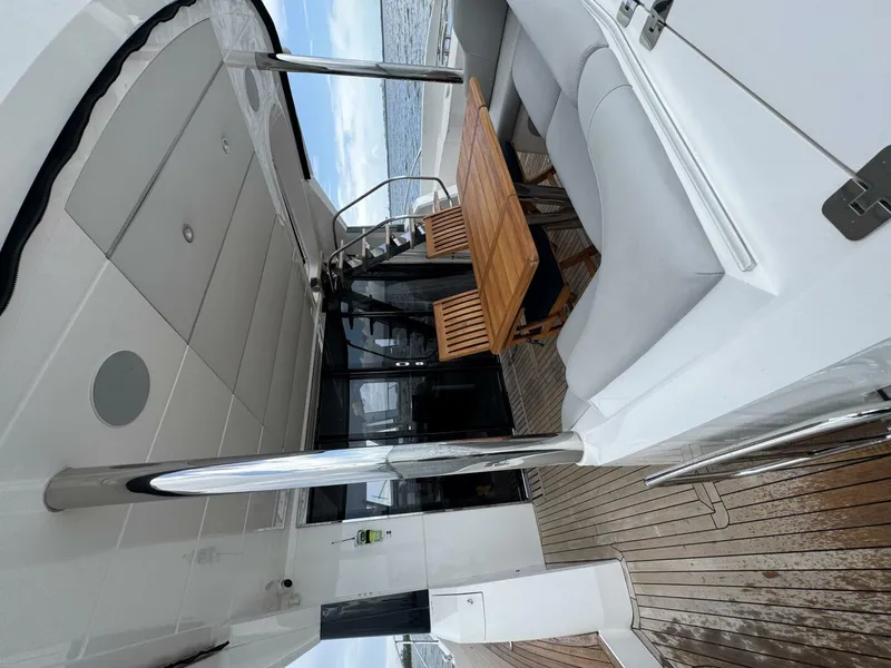 Slide: The Image of Sunseeker Manhattan 68 2022 - 16