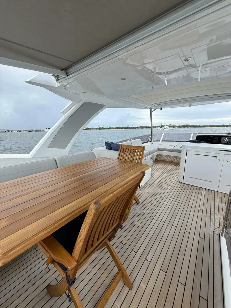 Slide: The Image of Sunseeker Manhattan 68 2022 - 20