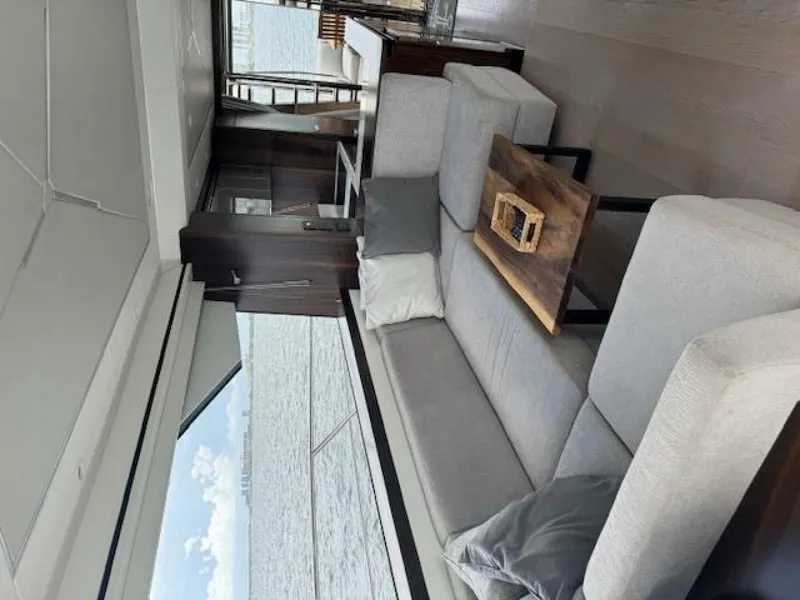 Slide: The Image of Sunseeker Manhattan 68 2022 - 26