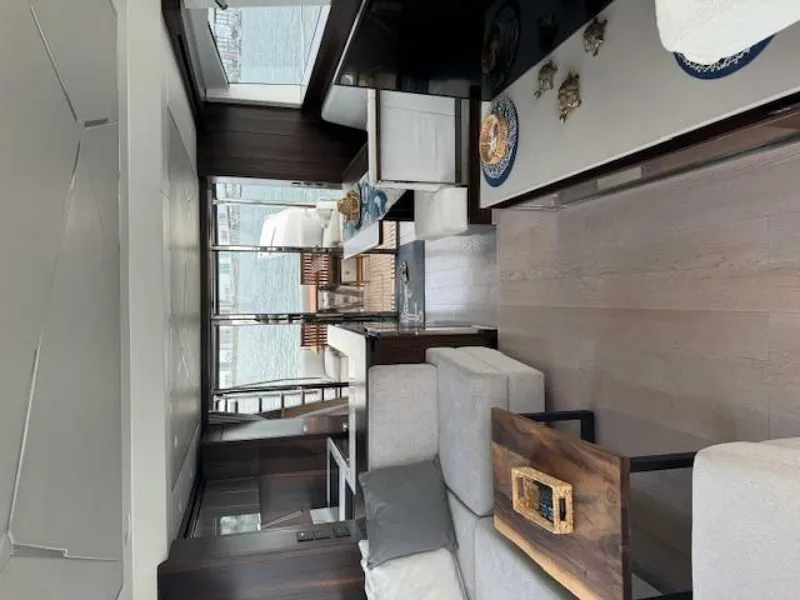 Slide: The Image of Sunseeker Manhattan 68 2022 - 27
