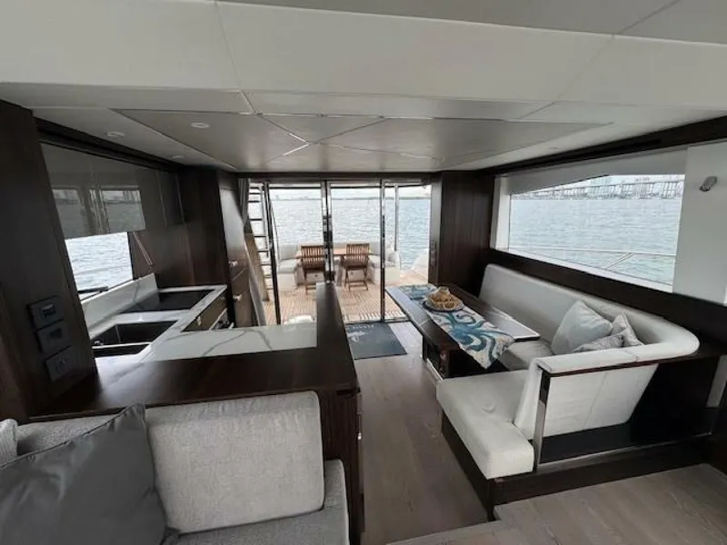 Slide: The Image of Sunseeker Manhattan 68 2022 - 28
