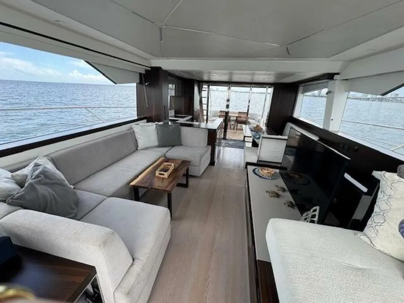 Slide: The Image of Sunseeker Manhattan 68 2022 - 29