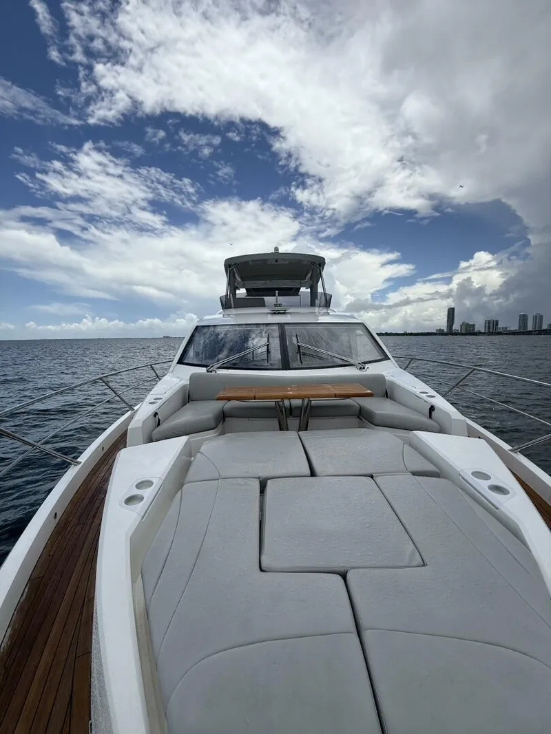 Slide: The Image of Sunseeker Manhattan 68 2022 - 3