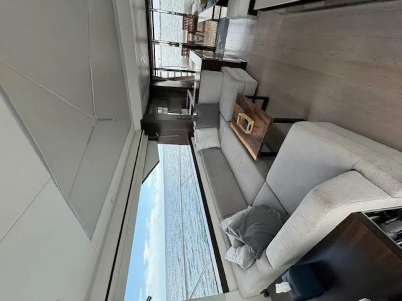 Slide: The Image of Sunseeker Manhattan 68 2022 - 30