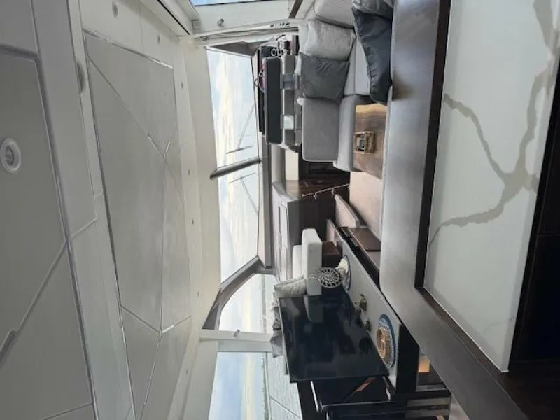Slide: The Image of Sunseeker Manhattan 68 2022 - 32