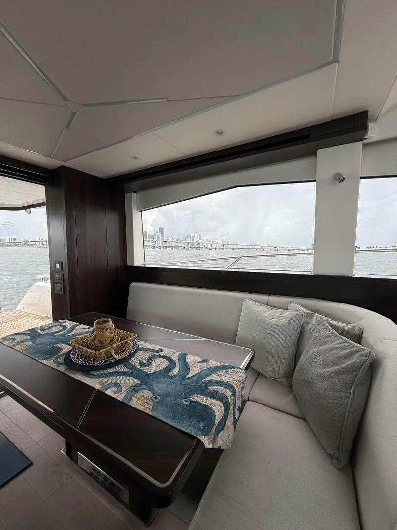 Slide: The Image of Sunseeker Manhattan 68 2022 - 36