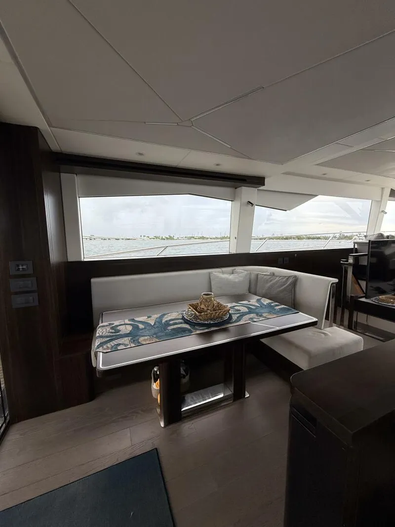 Slide: The Image of Sunseeker Manhattan 68 2022 - 37