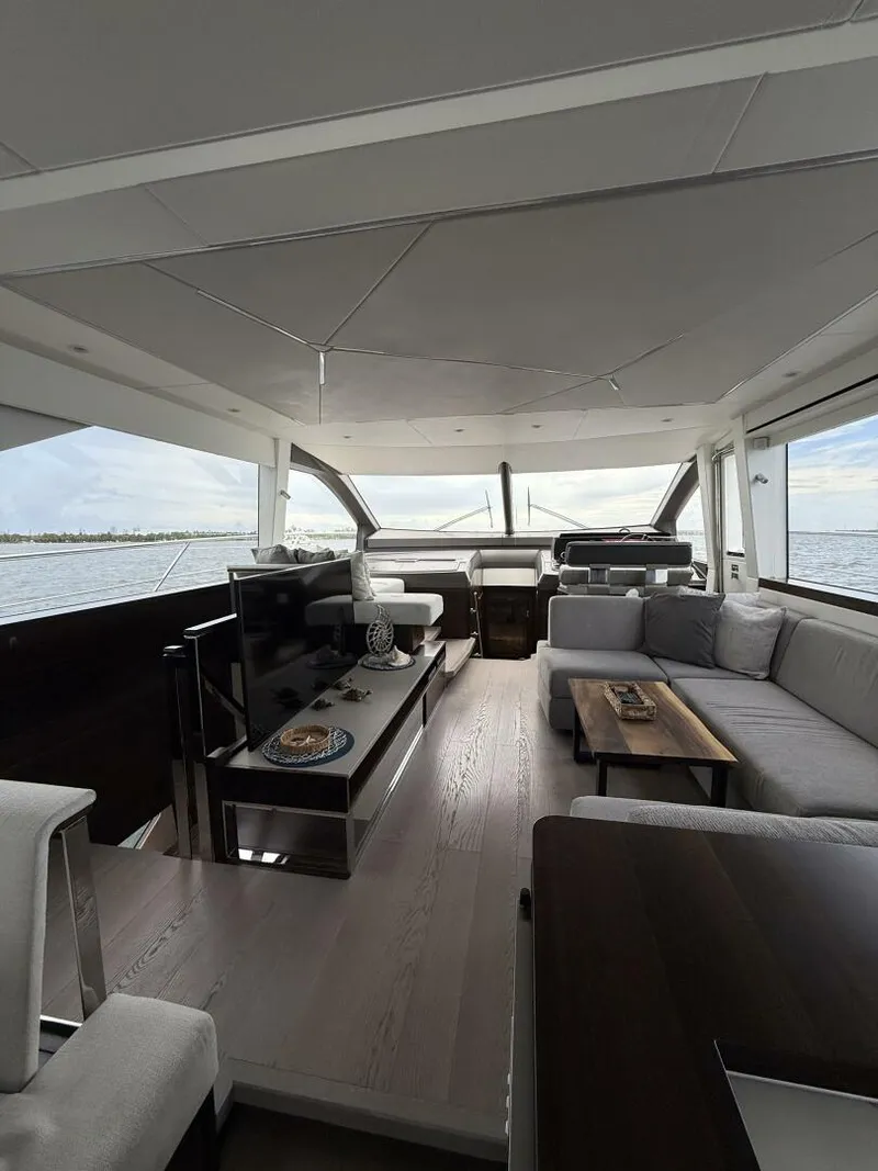 Slide: The Image of Sunseeker Manhattan 68 2022 - 38