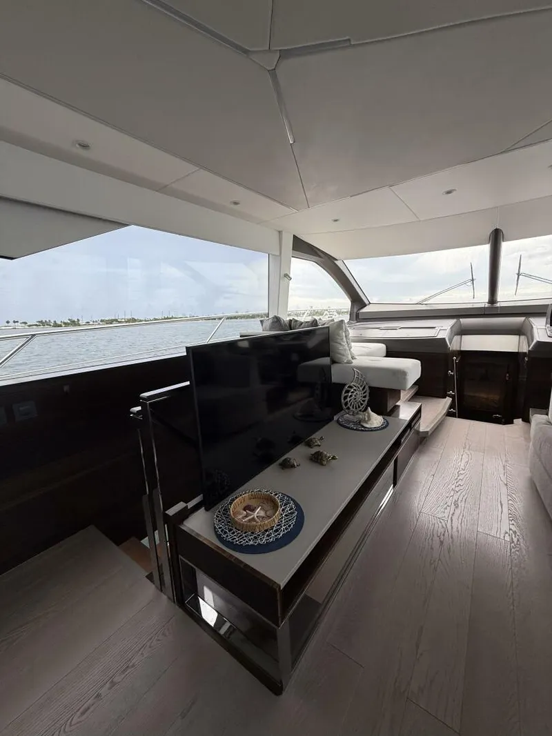 Slide: The Image of Sunseeker Manhattan 68 2022 - 39