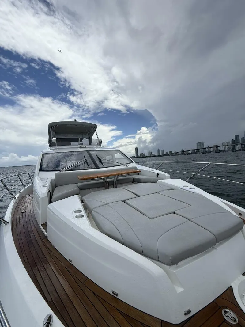 Slide: The Image of Sunseeker Manhattan 68 2022 - 4