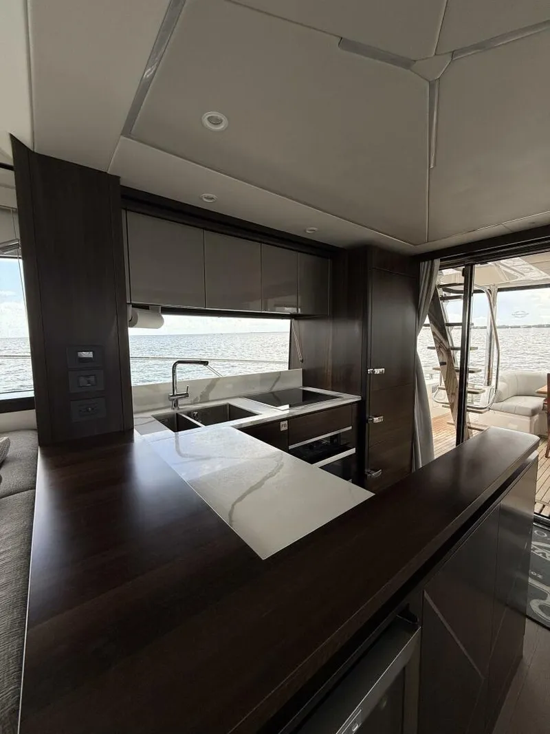 Slide: The Image of Sunseeker Manhattan 68 2022 - 40
