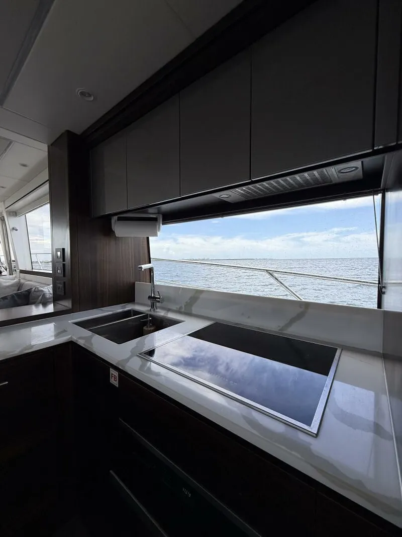 Slide: The Image of Sunseeker Manhattan 68 2022 - 41