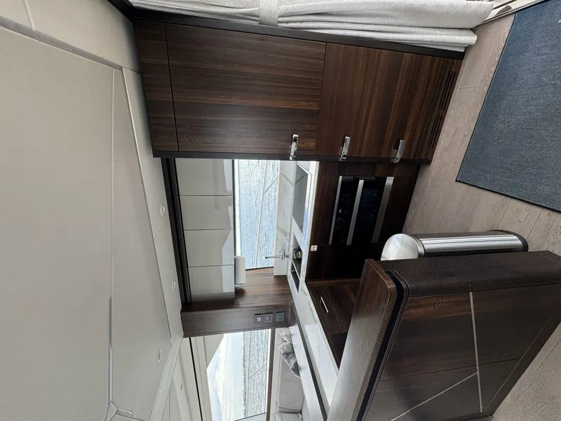 Slide: The Image of Sunseeker Manhattan 68 2022 - 42