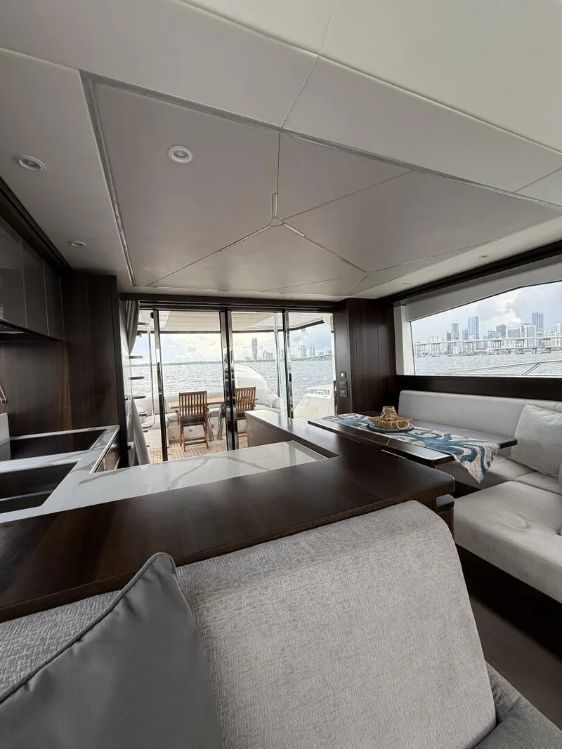 Slide: The Image of Sunseeker Manhattan 68 2022 - 44