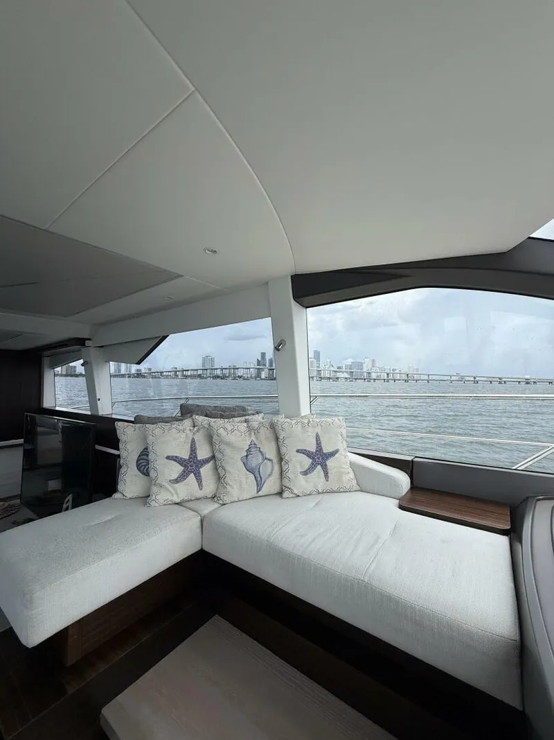 Slide: The Image of Sunseeker Manhattan 68 2022 - 46