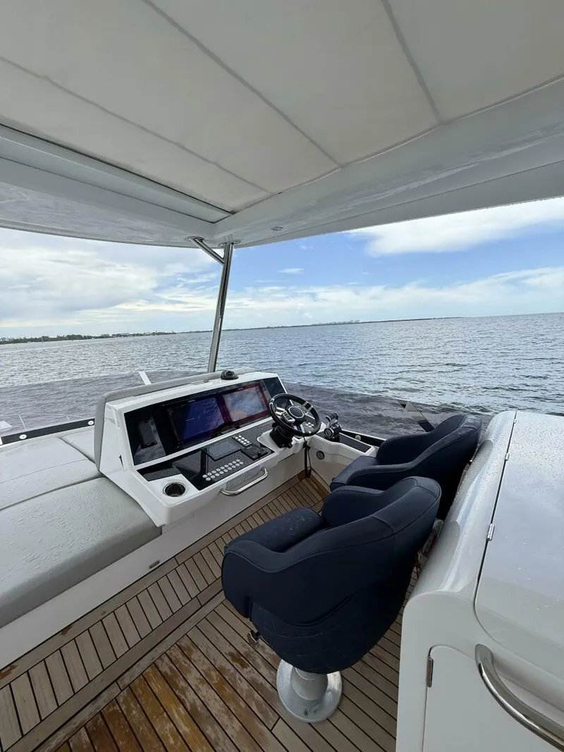 Slide: The Image of Sunseeker Manhattan 68 2022 - 47