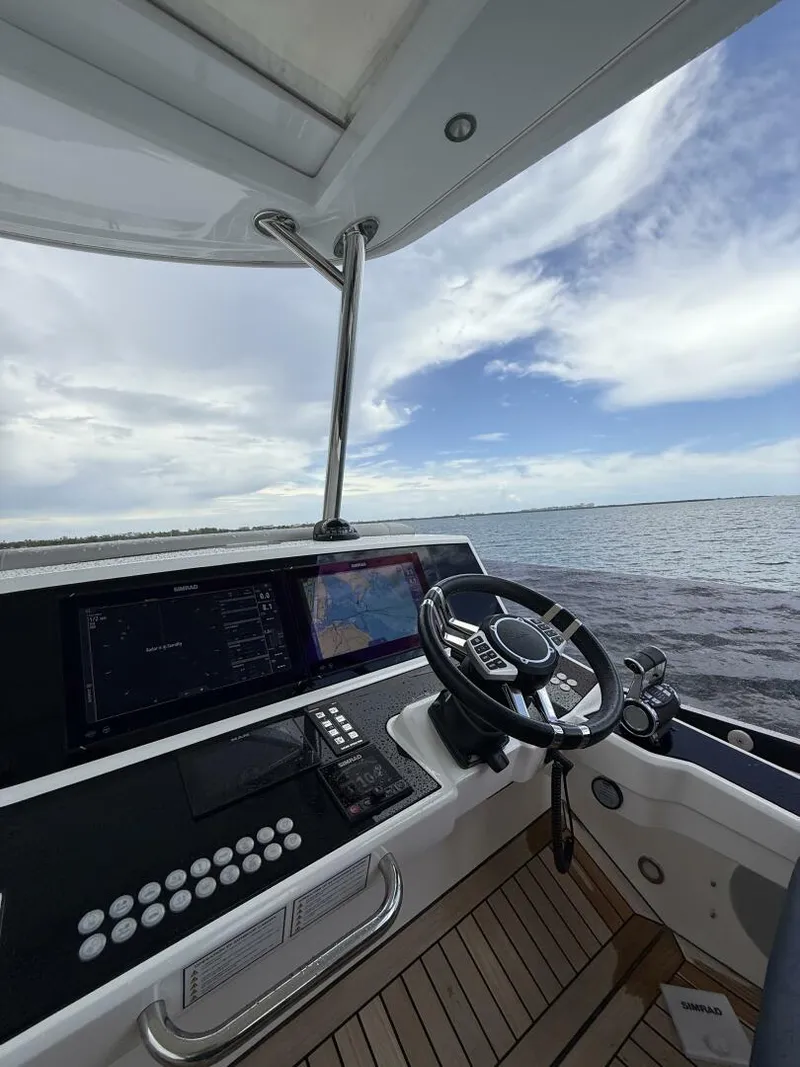 Slide: The Image of Sunseeker Manhattan 68 2022 - 49