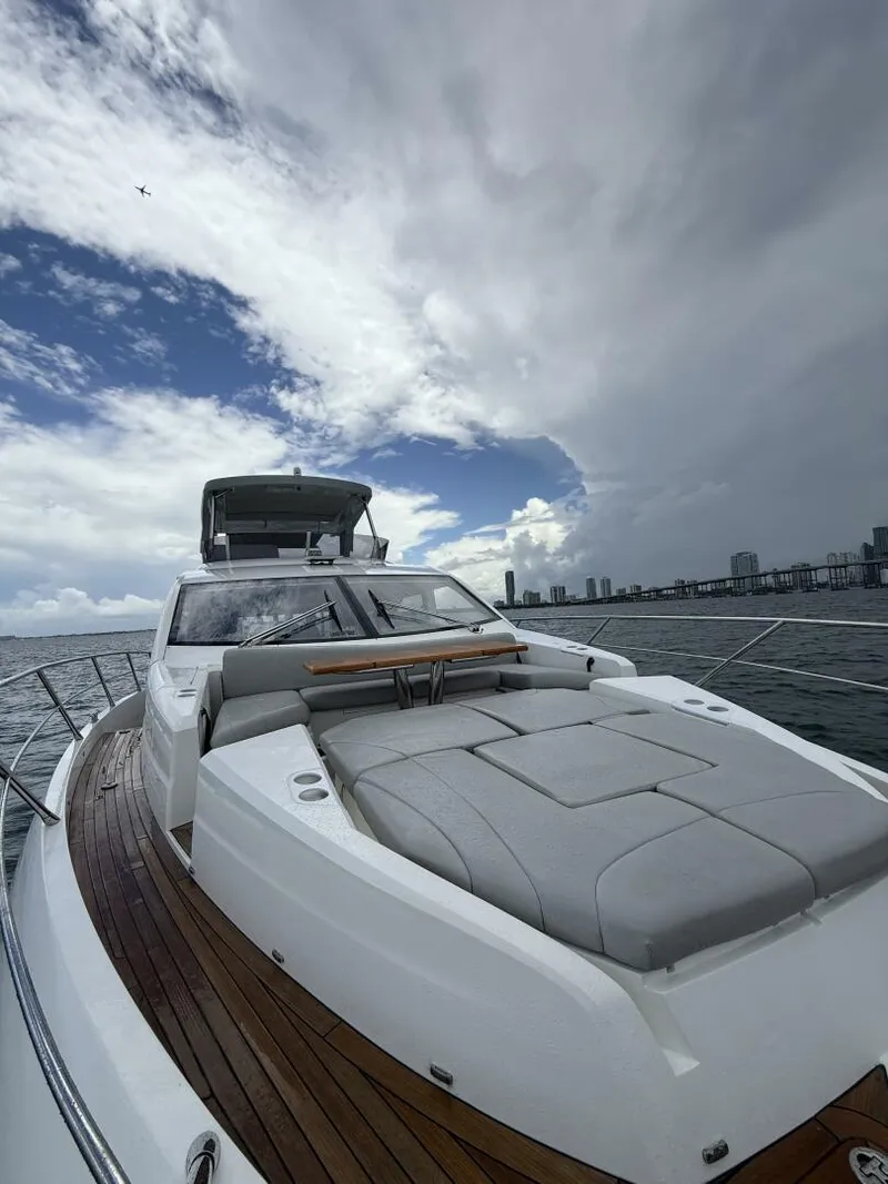 Slide: The Image of Sunseeker Manhattan 68 2022 - 5