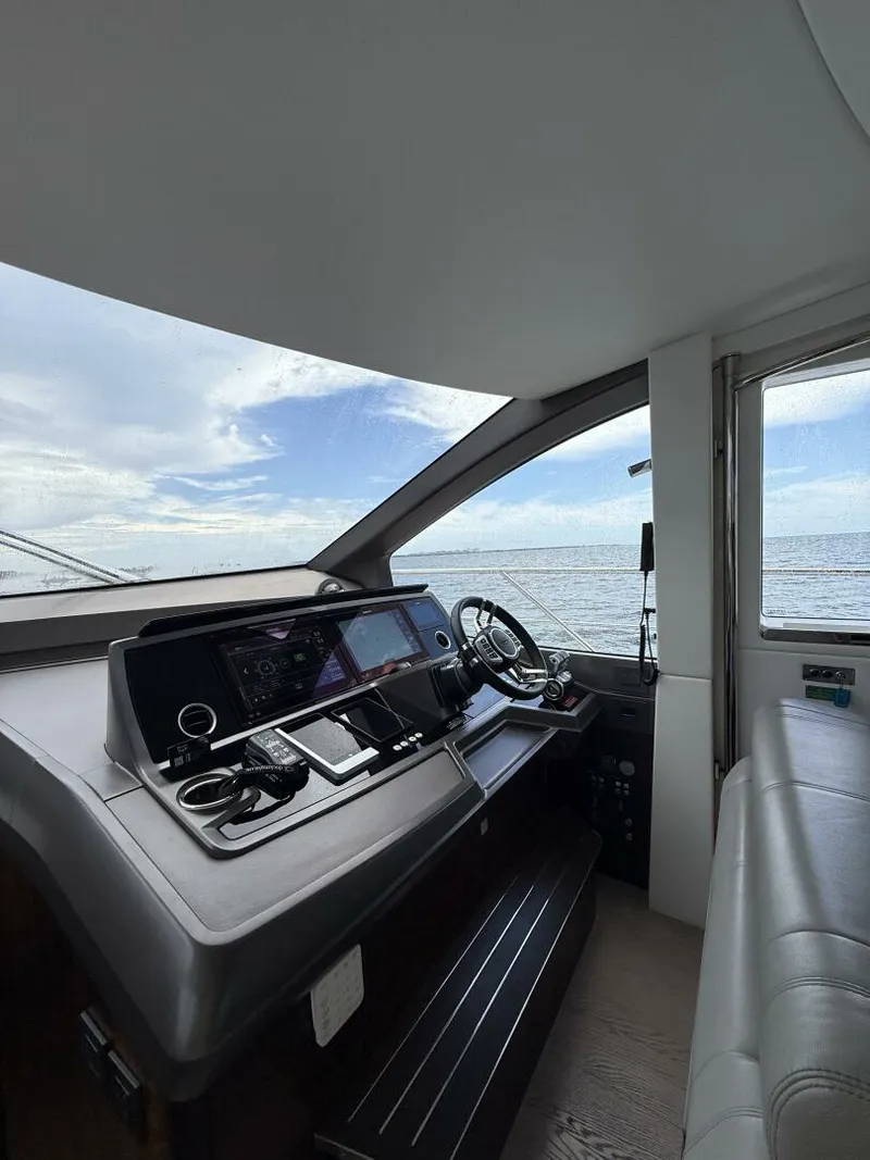 Slide: The Image of Sunseeker Manhattan 68 2022 - 50
