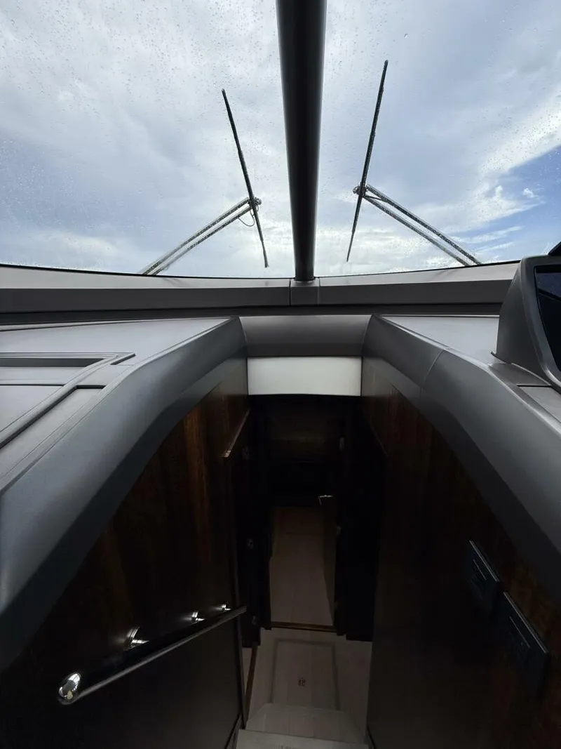 Slide: The Image of Sunseeker Manhattan 68 2022 - 52