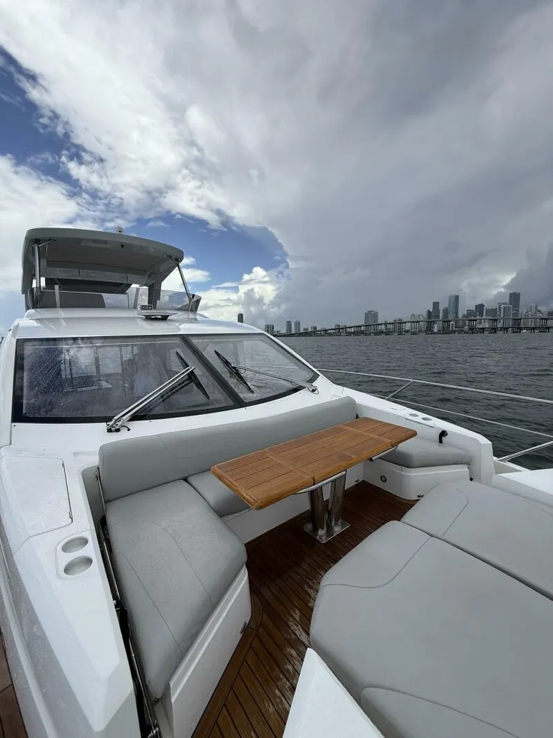 Slide: The Image of Sunseeker Manhattan 68 2022 - 6