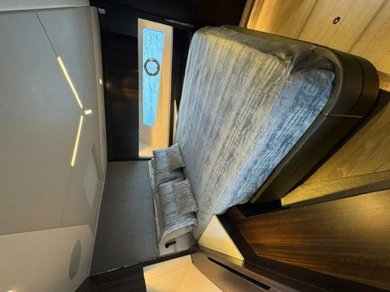 Slide: The Image of Sunseeker Manhattan 68 2022 - 60