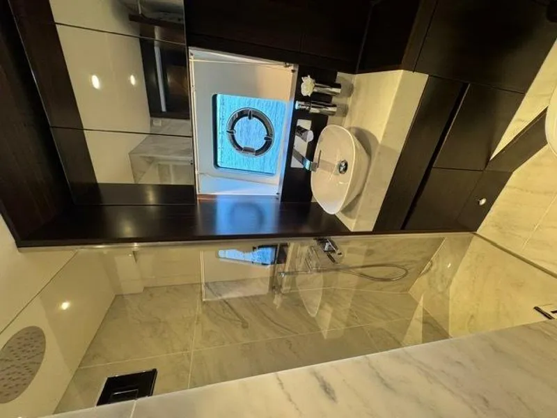 Slide: The Image of Sunseeker Manhattan 68 2022 - 62