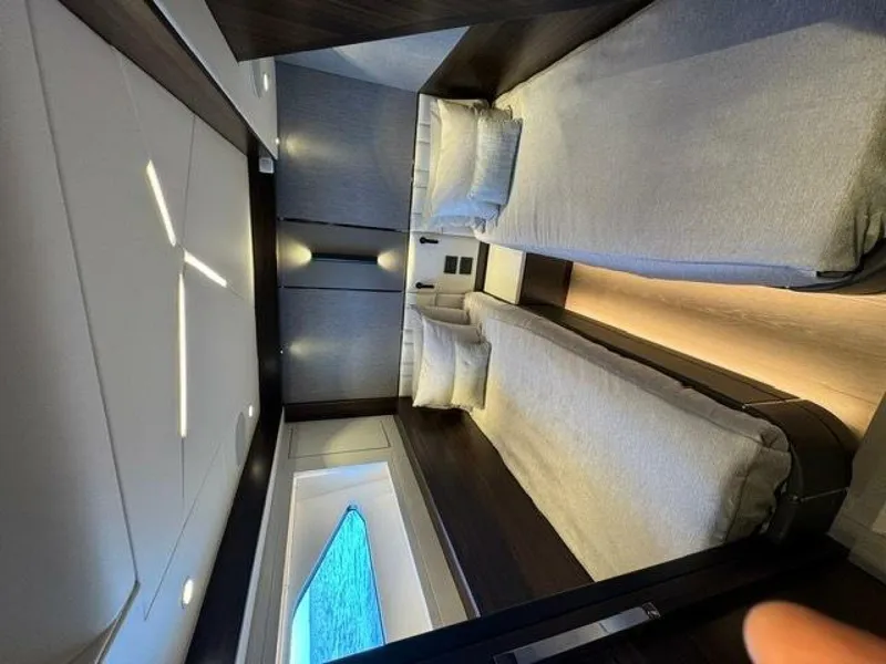 Slide: The Image of Sunseeker Manhattan 68 2022 - 64