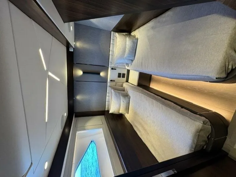 Slide: The Image of Sunseeker Manhattan 68 2022 - 65