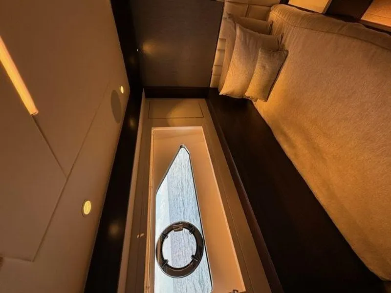 Slide: The Image of Sunseeker Manhattan 68 2022 - 66