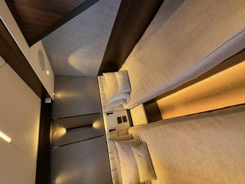 Slide: The Image of Sunseeker Manhattan 68 2022 - 67