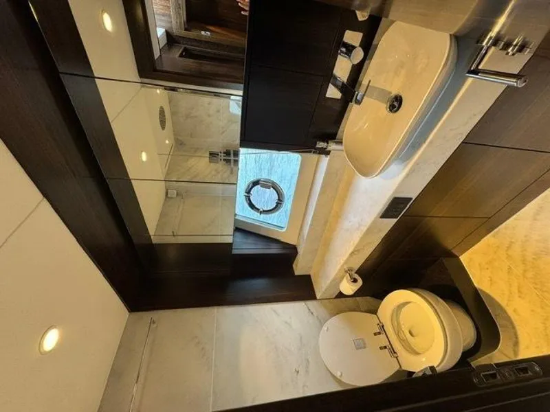 Slide: The Image of Sunseeker Manhattan 68 2022 - 68
