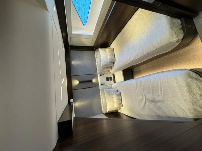 Slide: The Image of Sunseeker Manhattan 68 2022 - 69