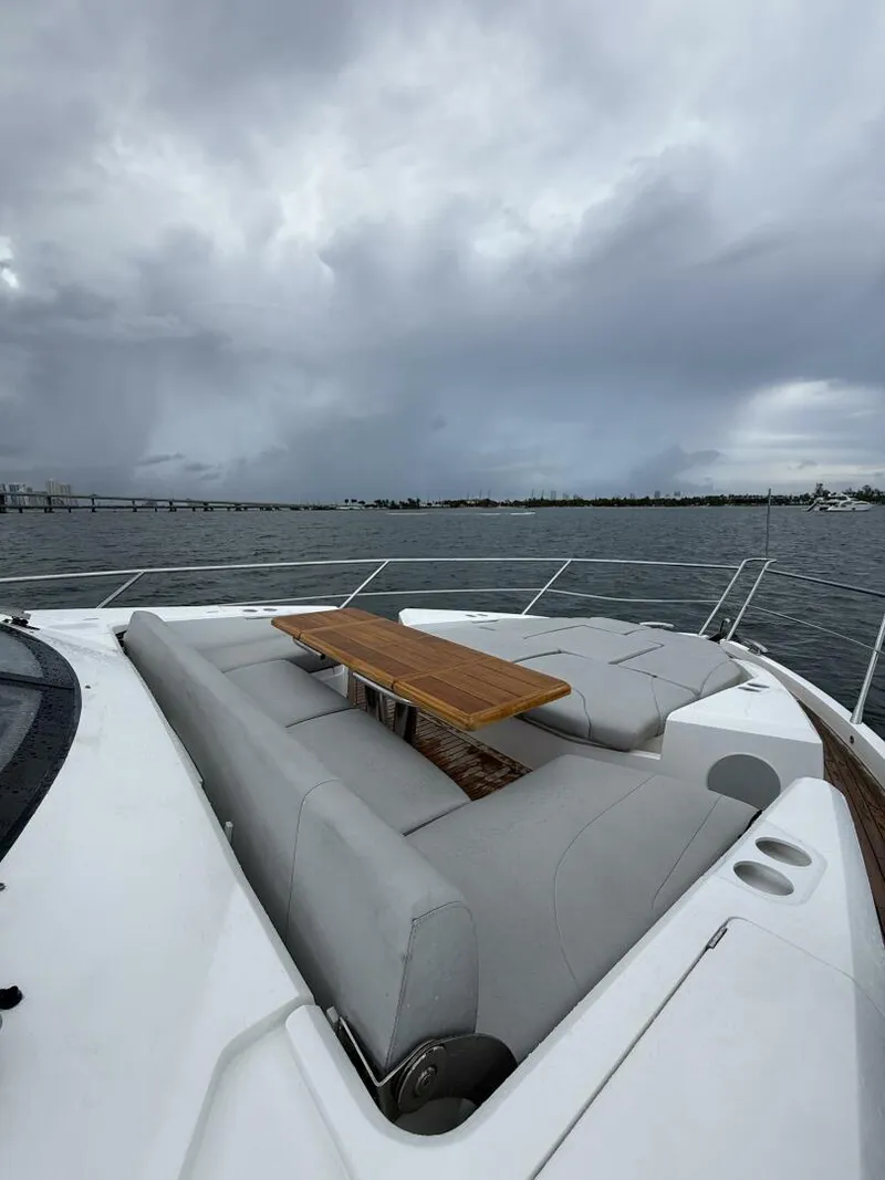 Slide: The Image of Sunseeker Manhattan 68 2022 - 7