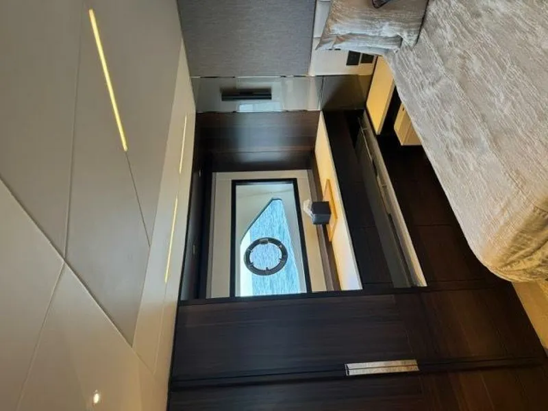 Slide: The Image of Sunseeker Manhattan 68 2022 - 73