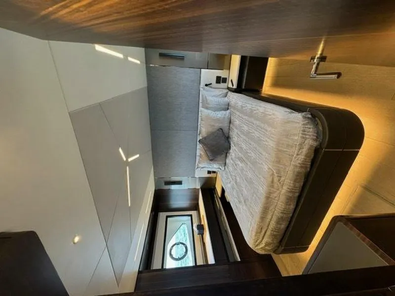 Slide: The Image of Sunseeker Manhattan 68 2022 - 74