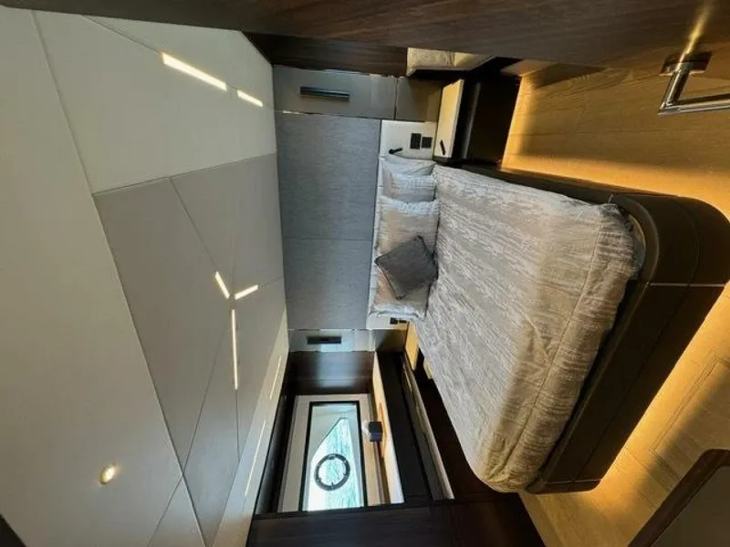 Slide: The Image of Sunseeker Manhattan 68 2022 - 75