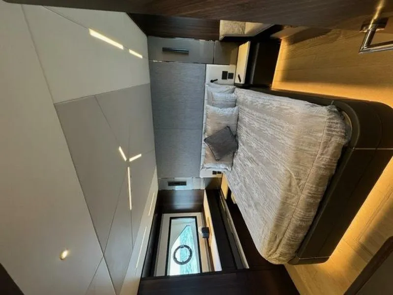Slide: The Image of Sunseeker Manhattan 68 2022 - 76