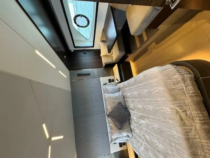 Slide: The Image of Sunseeker Manhattan 68 2022 - 77