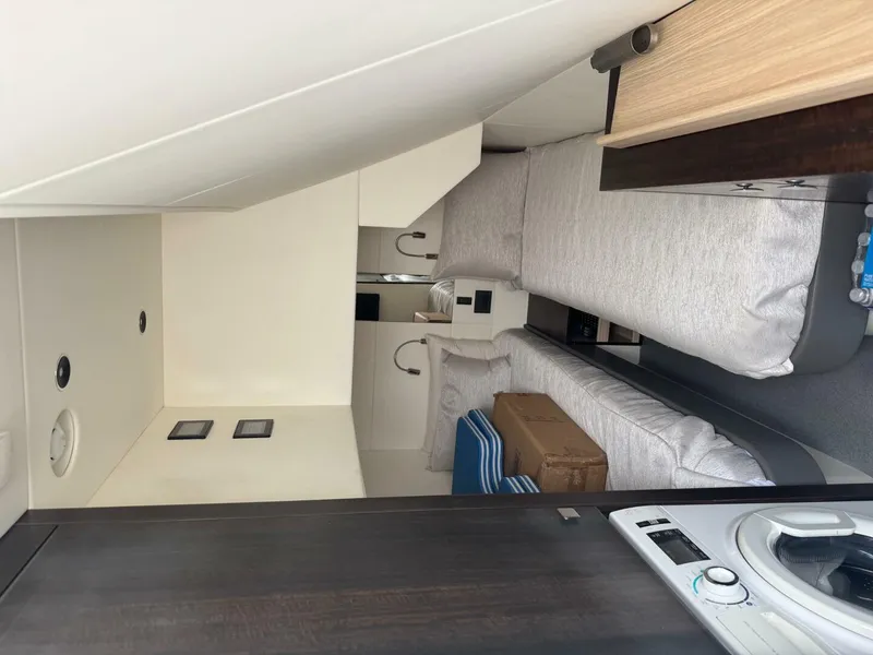 Slide: The Image of Sunseeker Manhattan 68 2022 - 80
