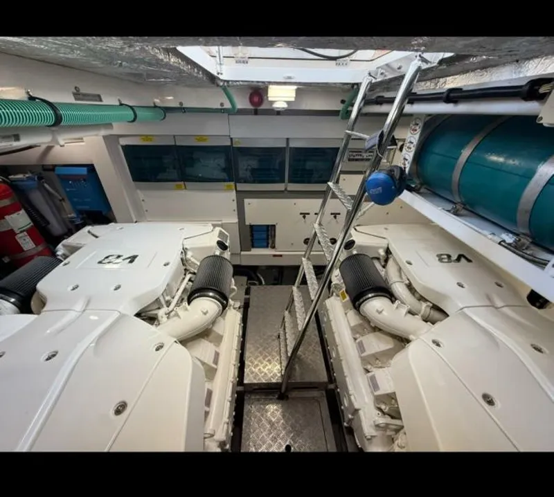 Slide: The Image of Sunseeker Manhattan 68 2022 - 81