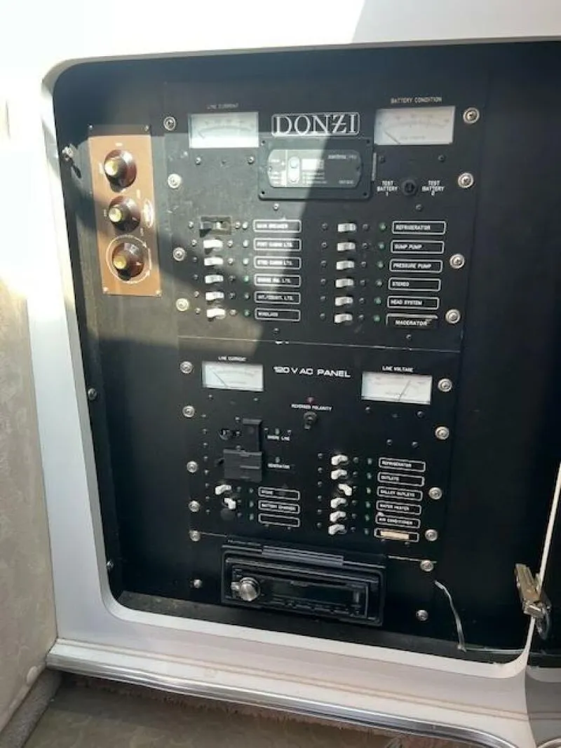 Slide: The Image of Donzi 30 1990 - 12