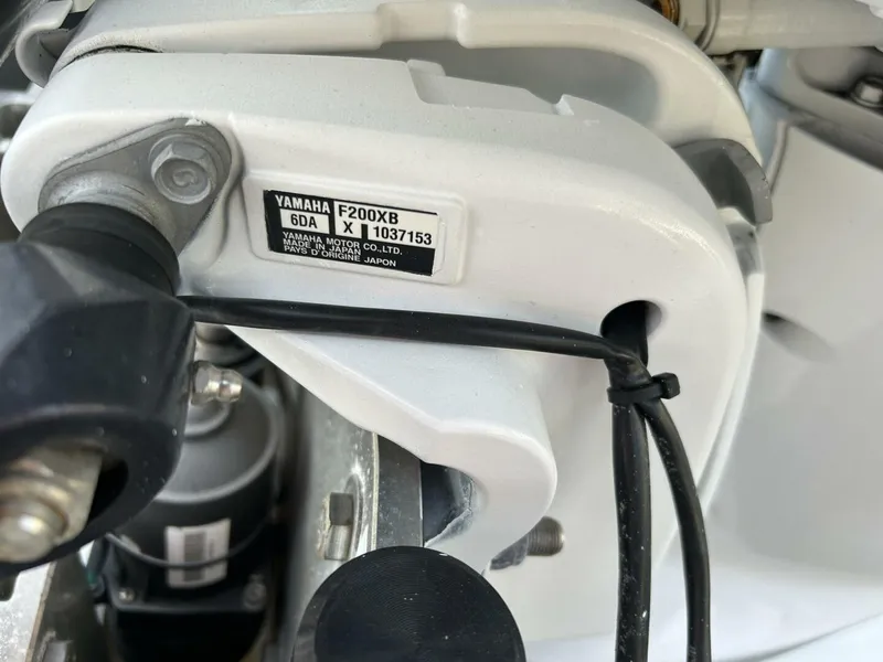 Slide: The Image of Pathfinder 2200 CC 2019 - 24