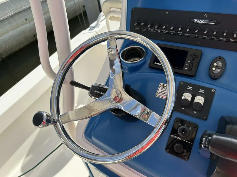 Slide: The Image of Pathfinder 2200 CC 2019 - 5