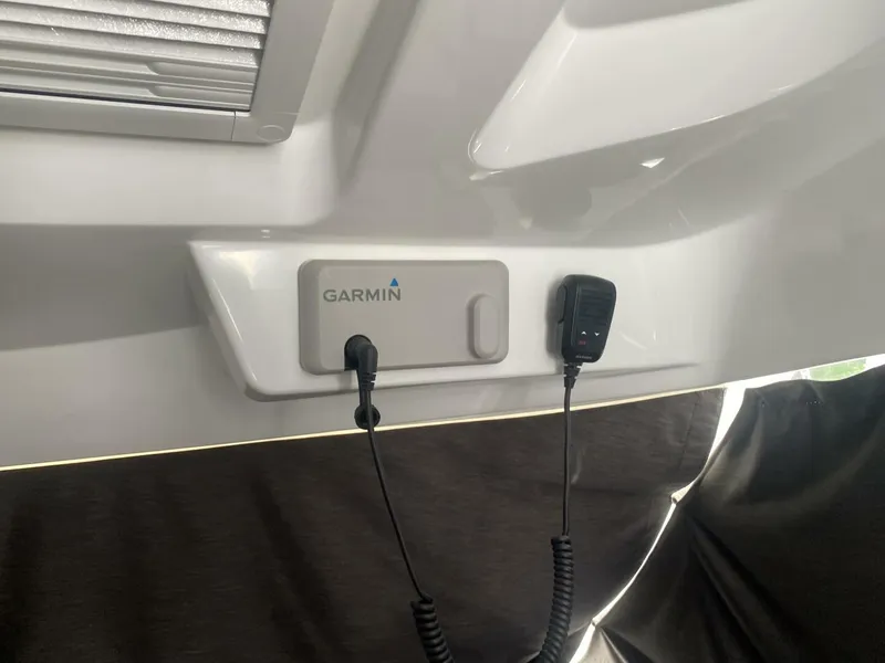 Slide: The Image of Beneteau Antares 8 2023 - 17