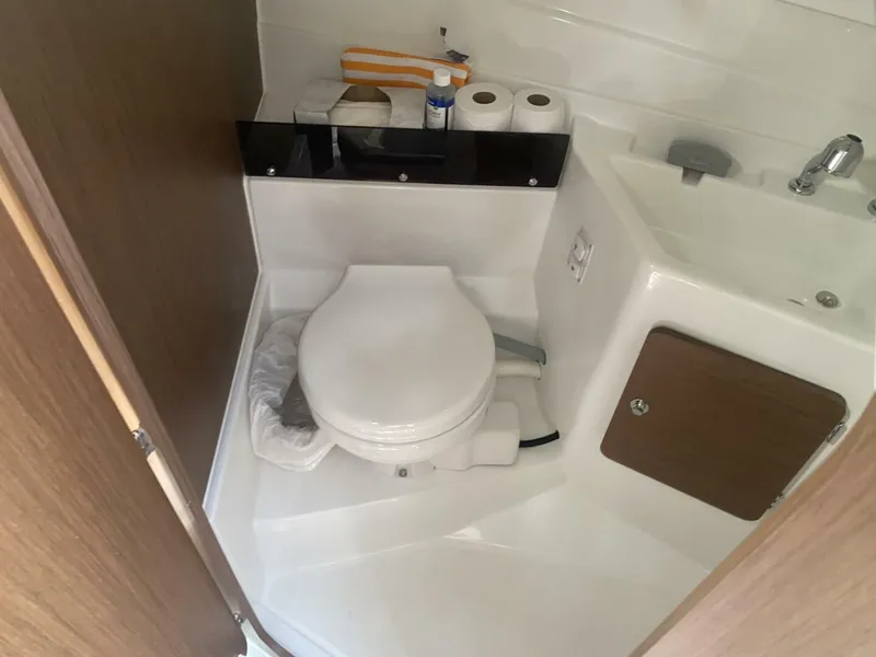Slide: The Image of Beneteau Antares 8 2023 - 23