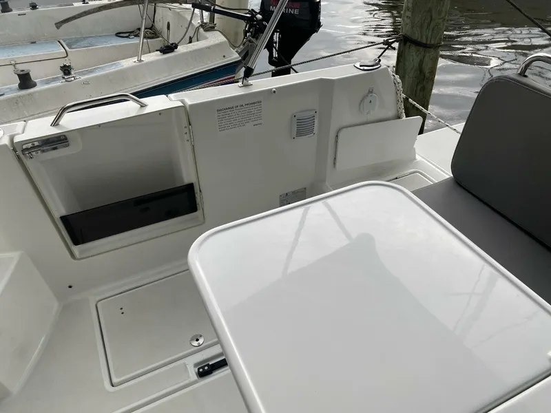 Slide: The Image of Beneteau Antares 8 2023 - 32